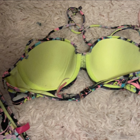 Victoria’s Secret Bikini! (M) - Picture 3 of 6
